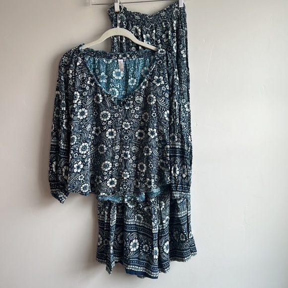 Tigerlily Australia palazzo flared pant and boho top blue floral two piece set - Picture 10 of 10